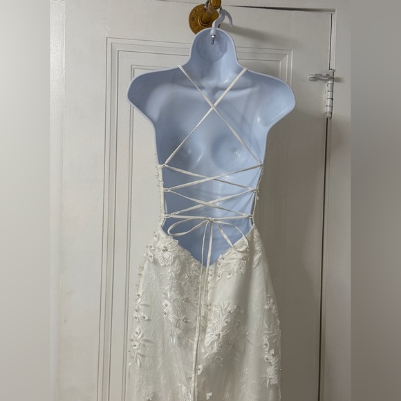 Lulus Enchanting Eternity Ivory Pearl Lace-Up Backless Maxi
Dress size 4 NWOT - Picture 5 of 6